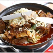 Maeun Galbiya 매운 갈비야 สตูเนื้อวัวเผ็ด สถานี Sinsa ทางออก 8
