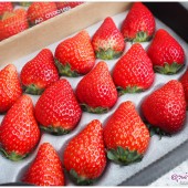 ตลาดอะเมโยโกะ (Ameyoko) ซื้อสตรอเบอรี่ กินขาปู ข้าวหน้าปลาดิบ ราคาประหยัด