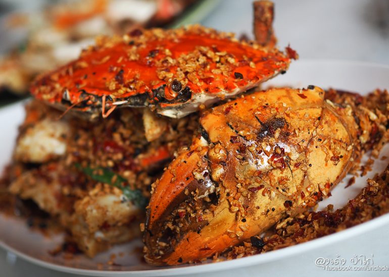 อำแดงไต้ฝุ่น กุ้งแม่น้ำเผา และ ปูยักษ์ผัดพริกฮ่องกง