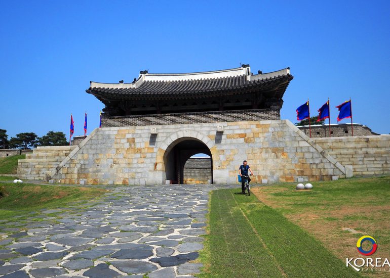 ป้อมฮวาซอง Hwaseong Fortress แห่ง ซูวอน