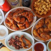 Yongsung Chicken (용성통닭) ไก่ทอด ในตำนาน ของ Chicken Street เมือง ซูวอน