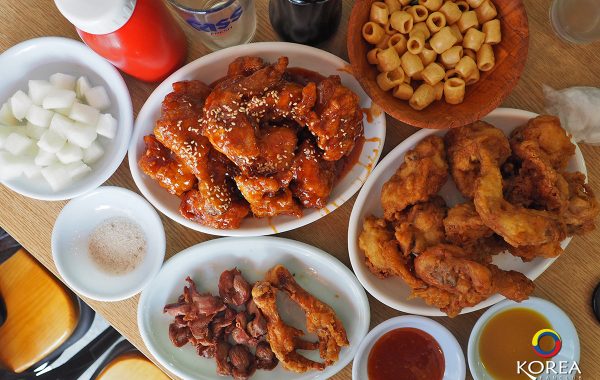 Yongsung Chicken (용성통닭) ไก่ทอด ในตำนาน ของ Chicken Street เมือง ซูวอน