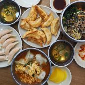 Boyoung Mandu (보용만두) เกี๊ยวซ่า ร้านดังแห่งเมือง ซูวอน